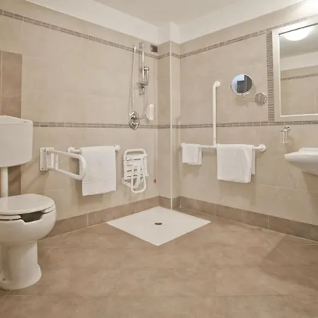 Cosmopolitan 4*
