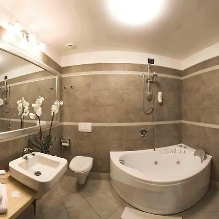 Cosmopolitan Hotel Bolonia