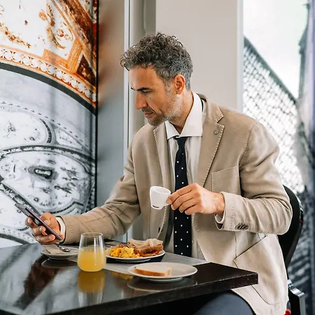 ホテル コスモポリタン 4*